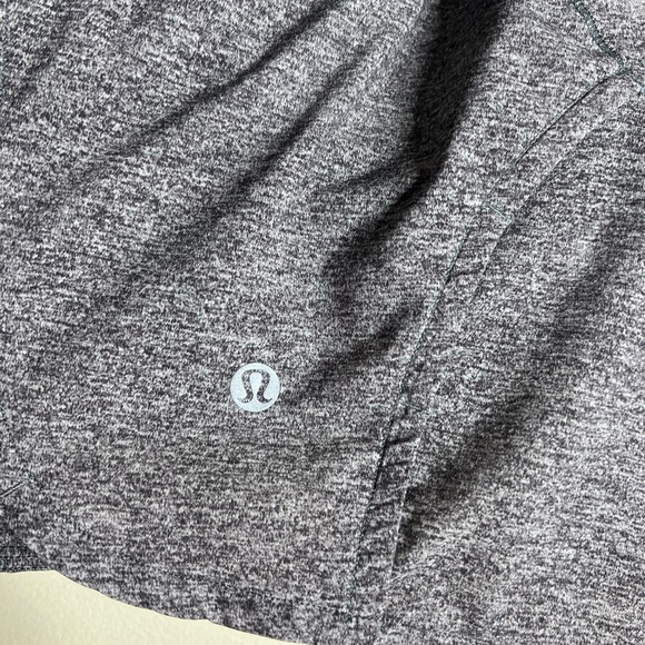 Lululemon shorts women’s size 8 gray black - Picture 3 of 8